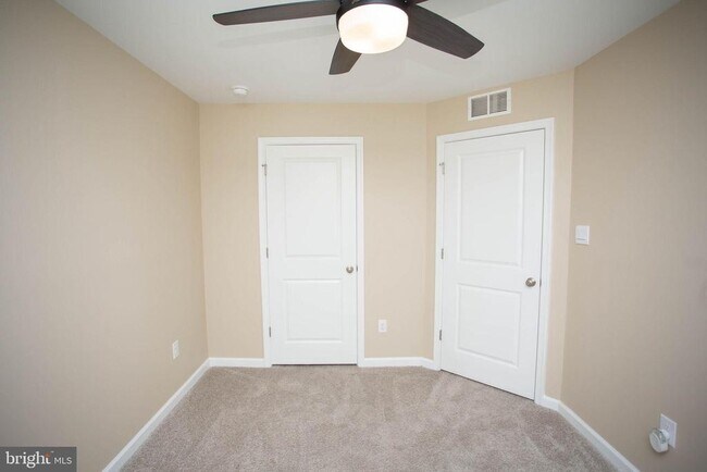 Building Photo - 239 Macoun Way