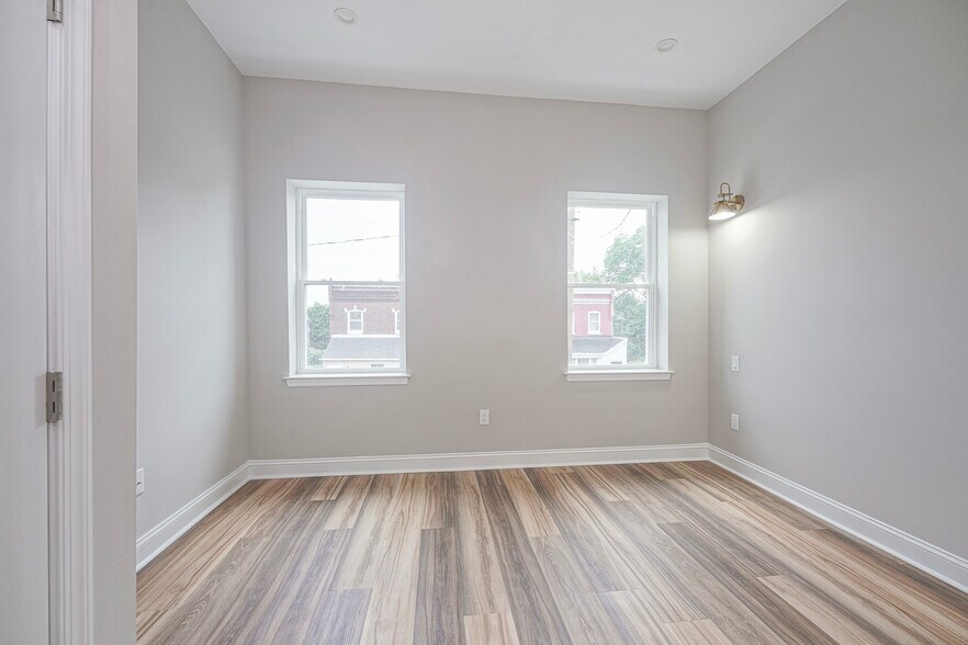 Building Photo - 4901 Saybrook Ave