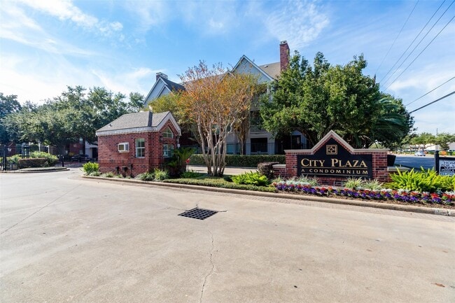 Building Photo - 1330 Old Spanish Trl