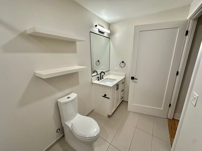 Building Photo - MOVE -IN SPECIAL-FREE RENT! Luxury 2 Bedro...