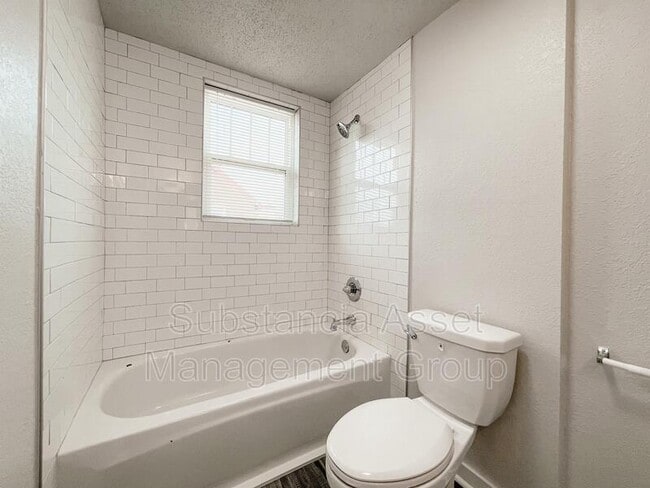 Building Photo - 727 Culbertson Dr