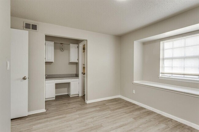 Building Photo - 2908 SW 62nd St