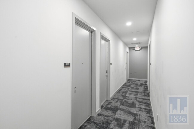 Building Photo - 507 Sabine St