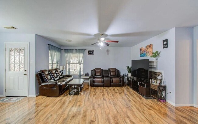 Building Photo - 18135 Flower Grove Ct