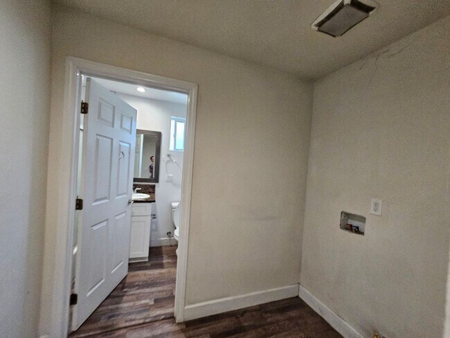 Building Photo - 23(1456,1458)