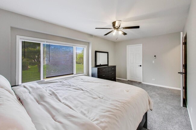 Building Photo - 281 Dupage Dr