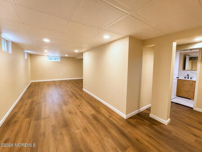 Building Photo - 253 Parkview Ter