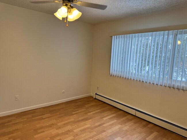 Building Photo - 4400 Everton Dr