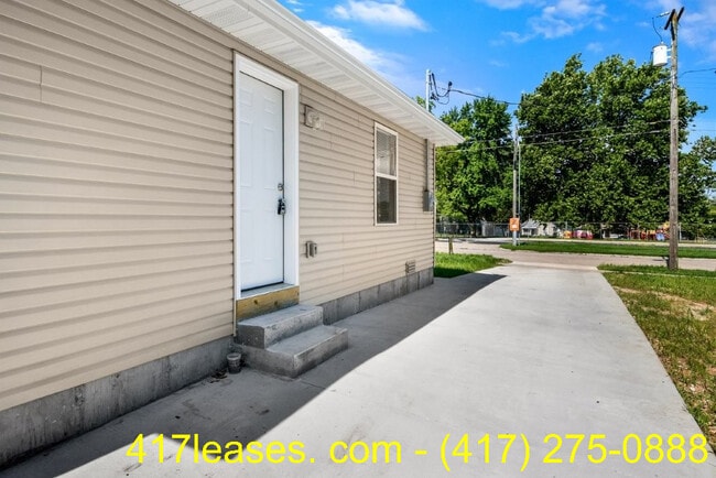 Building Photo - 2320 N Taylor Ave