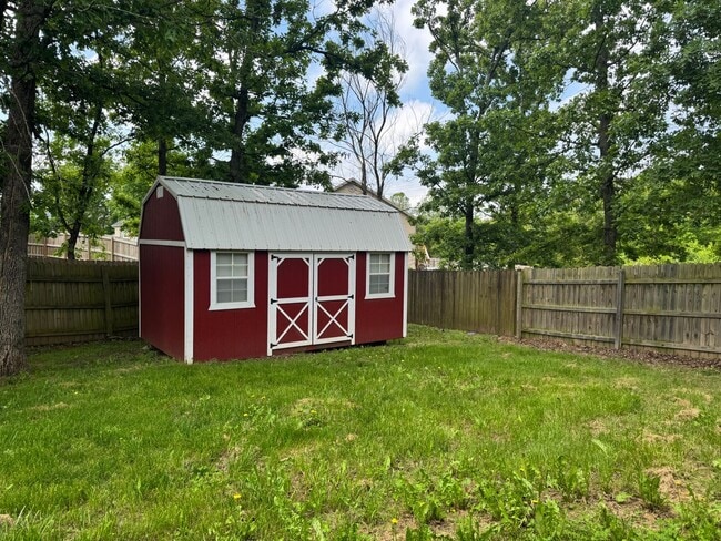Building Photo - Beautiful spacious home in Waynesville