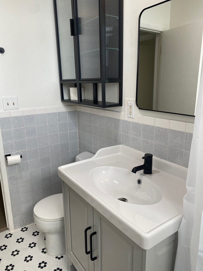 Fully renovated hall bathroom - 228 W Walnut Ave