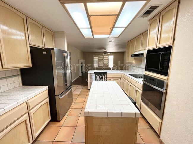 Building Photo - 1199 Paseo Verde Dr