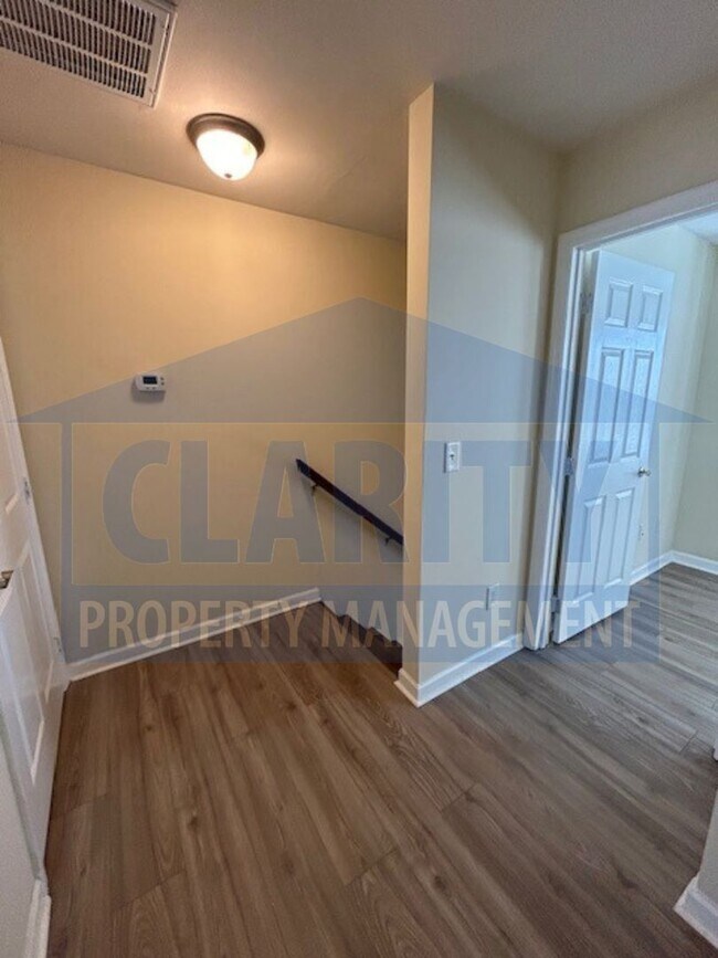 Building Photo - 163 Lone Tree Dr NE