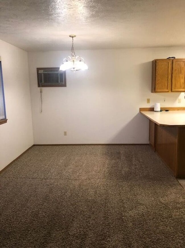Building Photo - 1404
