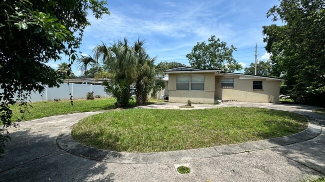 Building Photo - 3 Bed, 2 Bath Family Home Located on the Westside!
