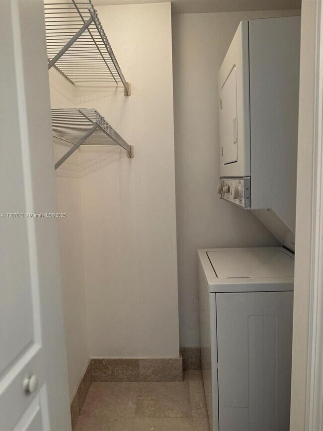 Building Photo - 2701 SW 3rd Ave