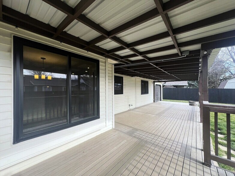 Building Photo - 2541 E Clarene Ct