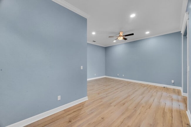 Building Photo - 6119 NW Helmsdale Way