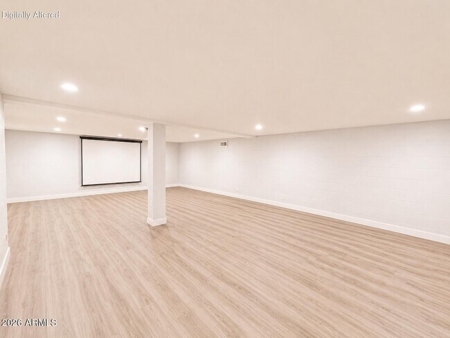 Building Photo - 1044 E Alameda Dr