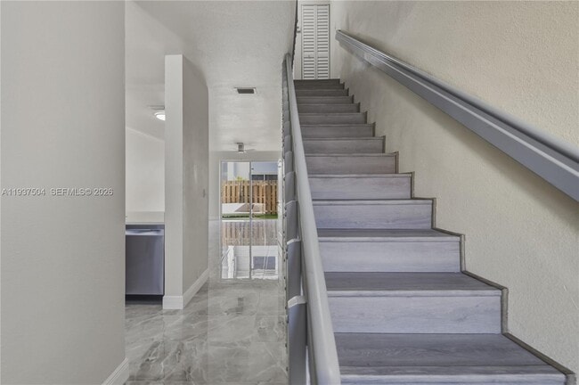 Building Photo - 810 NE 212th Terrace