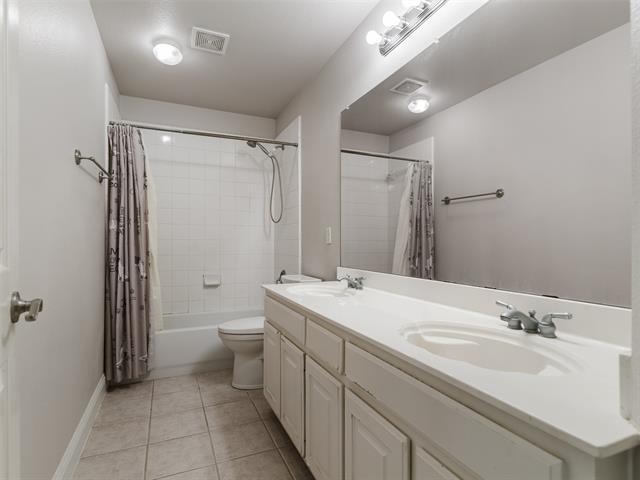 Building Photo - 5601 Glenview Ln