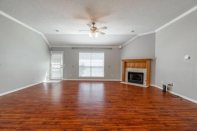 Building Photo - 3 Bedroom 2 Bath Beautiful West Fayetteville home!! Great Location, Great yard!!