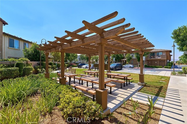 Building Photo - 6046 Bellevue St