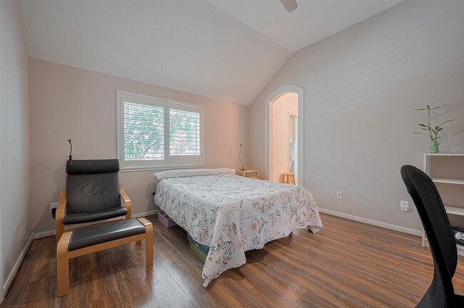 Building Photo - 11826 Legend Manor Dr