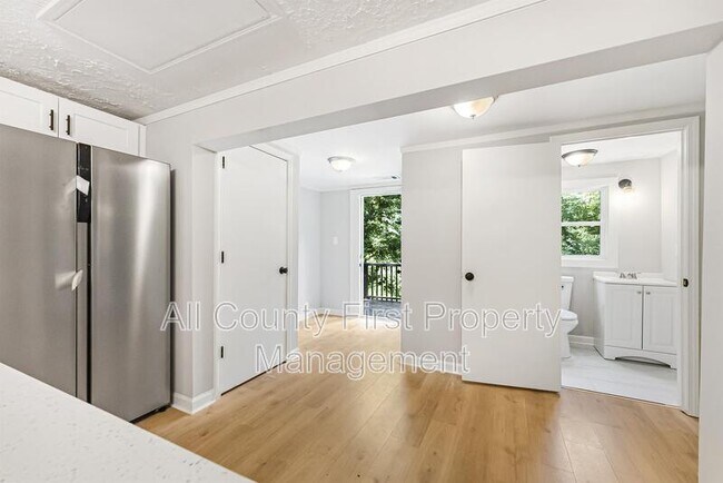 Building Photo - 2845 3rd Ave SW