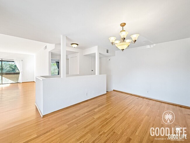 Building Photo - Spacious 4Bd/3Ba Townhome near SDSU