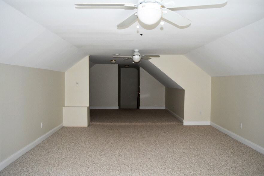 Building Photo - 70 Main St