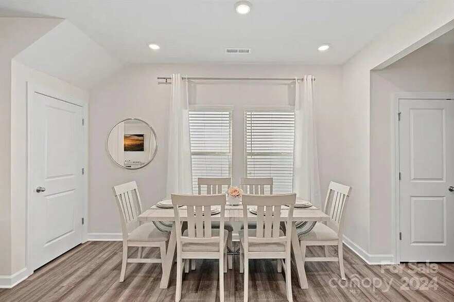 Building Photo - Room in House on Old Statesville Rd