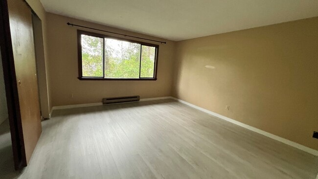 Building Photo - 4Plex 2bed x 1.5bath unit in Seattle, minutes away from major highways.