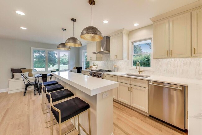 Building Photo - 2408 Cumberland Cir