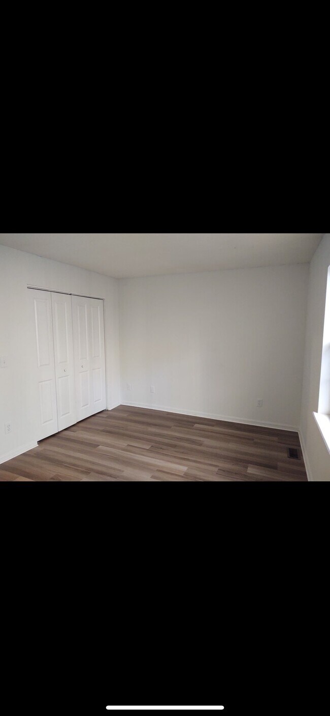 Building Photo - 3945 Briarhill Dr