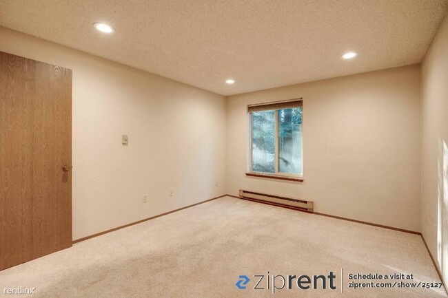 Building Photo - 2 br, 2 bath Condo - 8006 146th Avenue Nor...