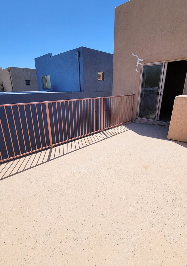 Building Photo - Pet friendly Civano home