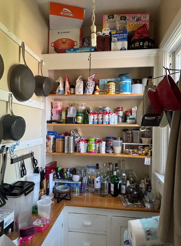 pantry - 430 4th St NE