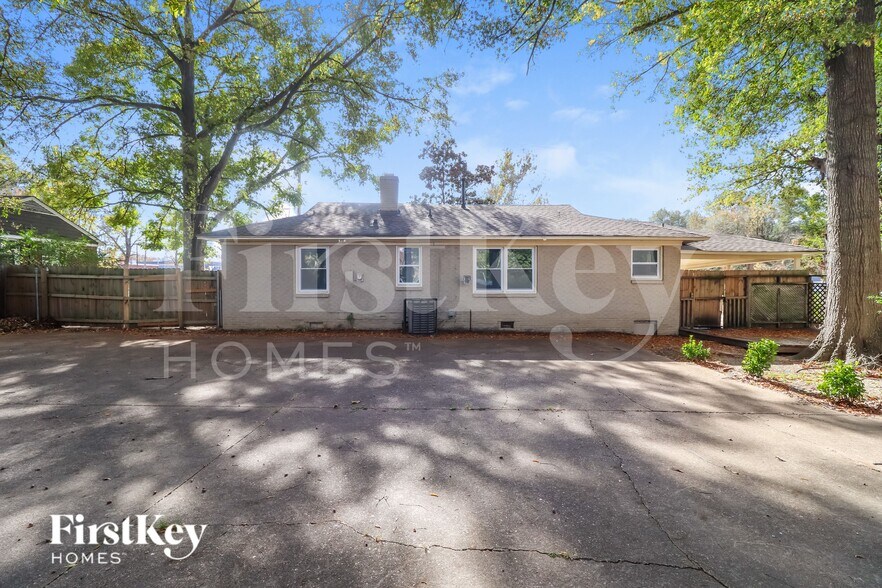 Building Photo - 1094 E Shelby Dr