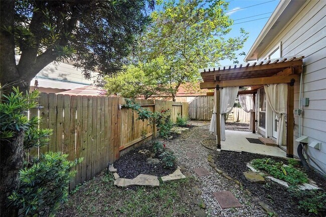 Building Photo - 2351 Summit Way Ct