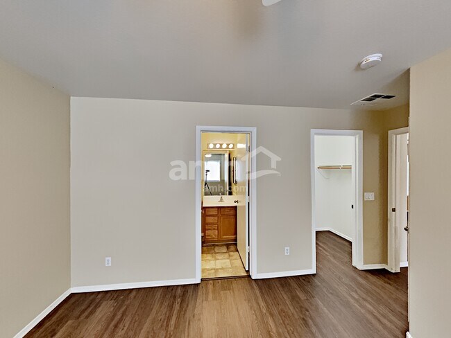 Building Photo - 16603 W Paradise Lane