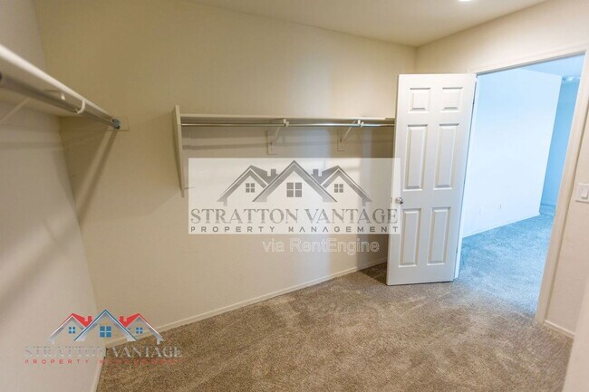 Building Photo - 43620 W Mescal Dr