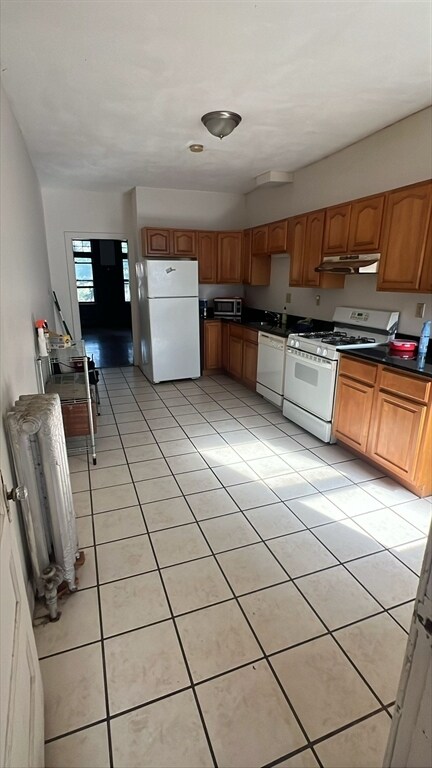 Building Photo - 1905 Beacon St