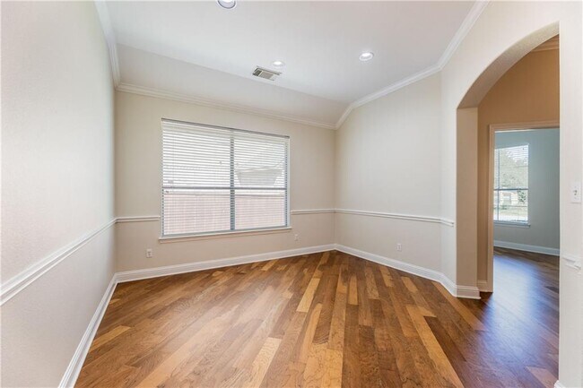 Building Photo - 4001 Sapphire Loop