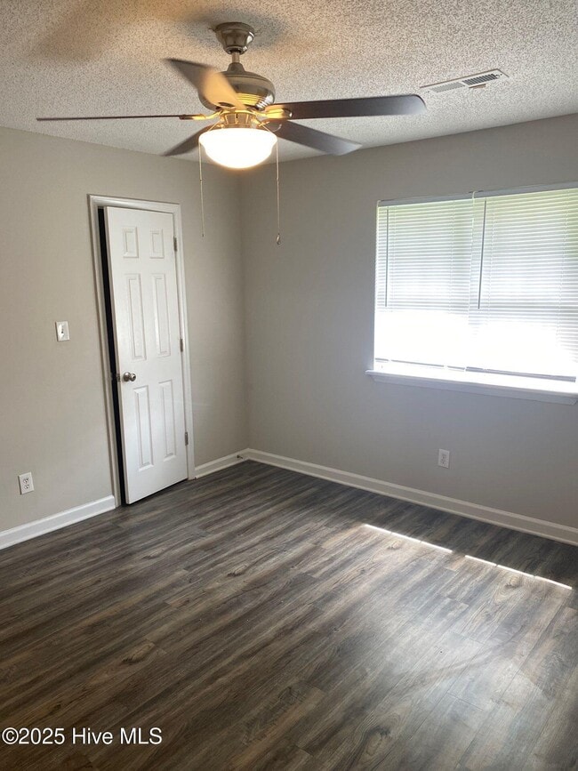 Building Photo - 102 Derwent Ct