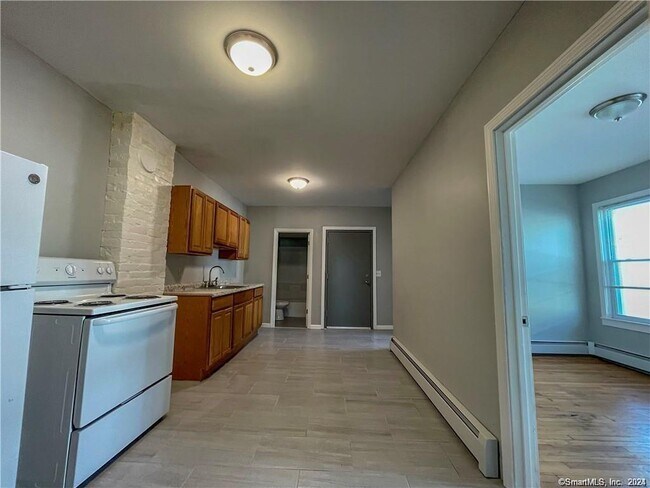 Building Photo - 135 Franklin Ave