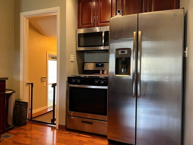 Building Photo - 743 Lander Rd