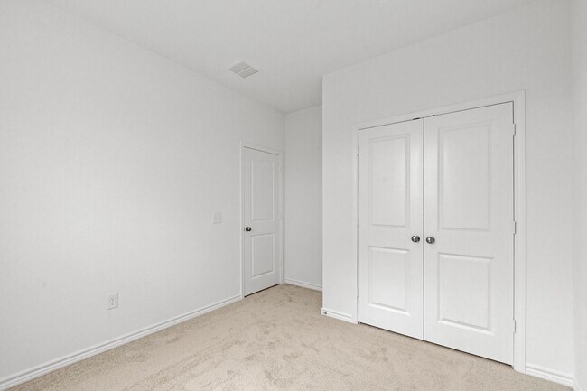Building Photo - Move-In Ready New Build with Spacious Back...