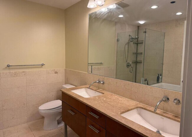 Building Photo - 8125 River Rd