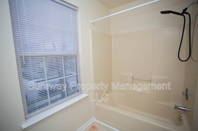 Building Photo - 5729 Irving Ave